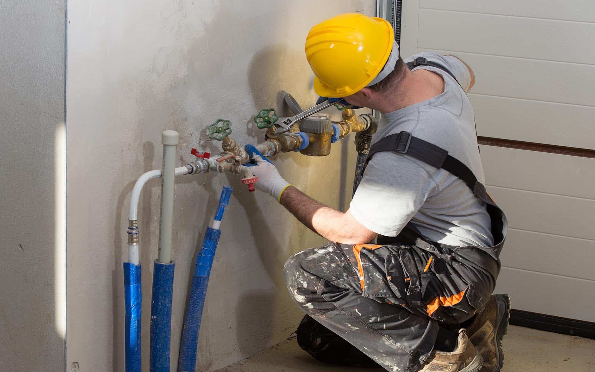 Installation work on wall-mounted pipes