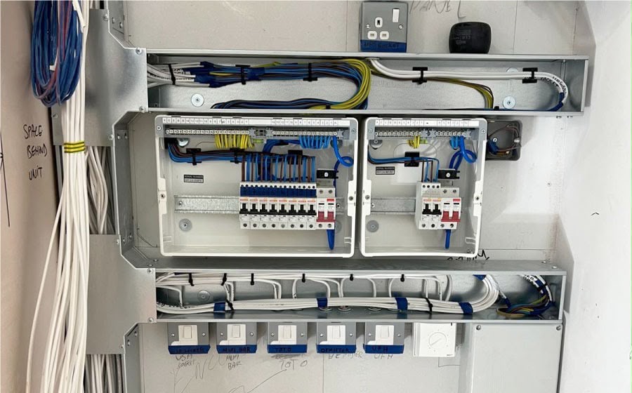 Electrical distribution board and cabling